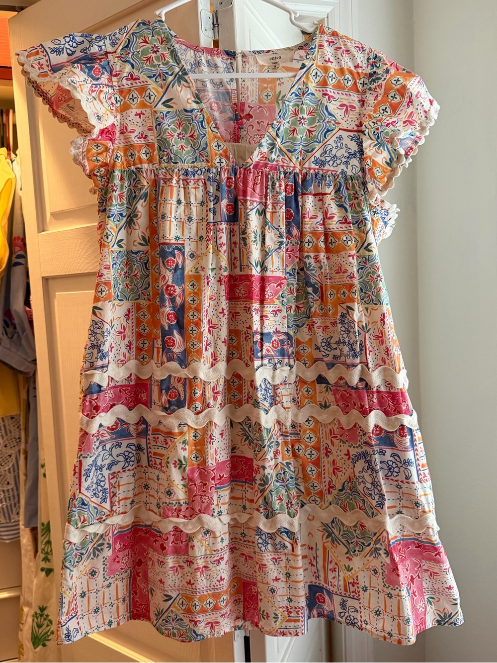 entro Multicolor Patchwork Flutter-Sleeve Casual Dress Measures 20 across bust.
